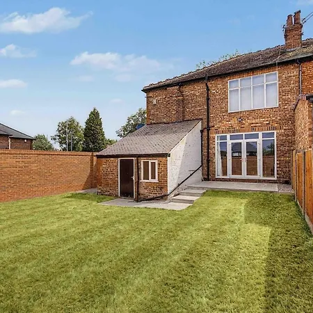 5br House, Ideal For Groups, Parking, Sleeps 10 Tatil Evi Manchester