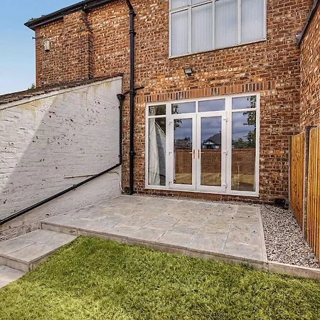 5br House, Ideal For Groups, Parking, Sleeps 10 *
