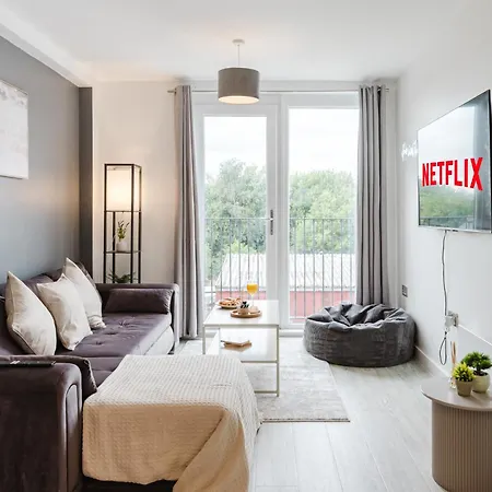 Luxury Centre - Sleeps 4 - Parking *