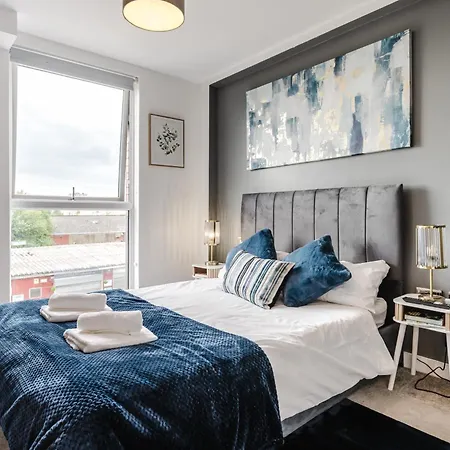 Luxury Centre - Sleeps 4 - Parking Manchester
