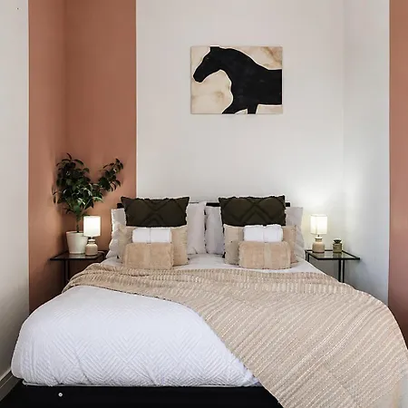 Near Manchester City Centre, 2Br Apartment Sleeps 6 *