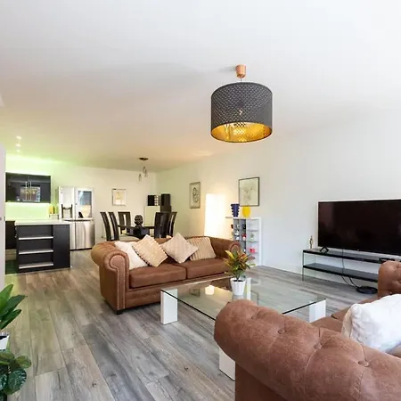Spacious 2 Bed On Manchester's Famous Canal Street * Manchester