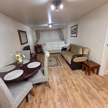 Modern 2br Near Centre & Ao Arena Διαμέρισμα *