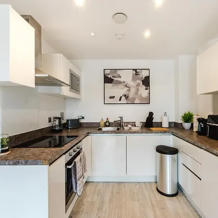 Daire Luxury Centre - Sleeps 4 - Parking *