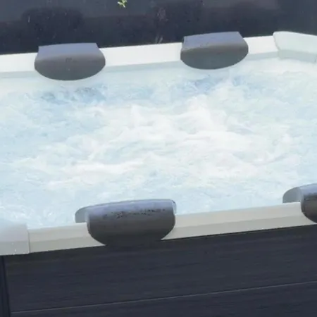 Sleeps4-Hottub-2Bed-Nearmediacity Διαμέρισμα