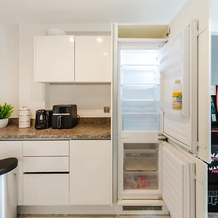 Luxury Centre - Sleeps 4 - Parking 아파트 *