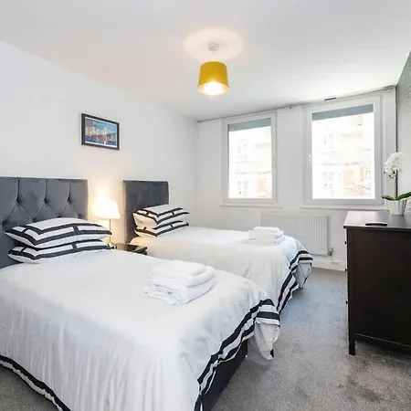 Spacious 2 Bed On Manchester's Famous Canal Street
