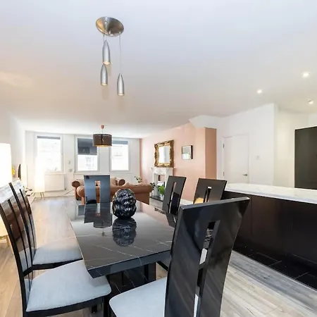 Spacious 2 Bed On Manchester's Famous Canal Street Manchester