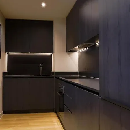 Luxury 2 Bed Near Ao Arena Διαμέρισμα *