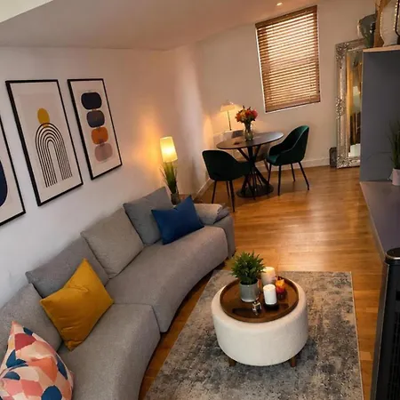 Sleeps4-Hottub-2Bed-Nearmediacity Διαμέρισμα