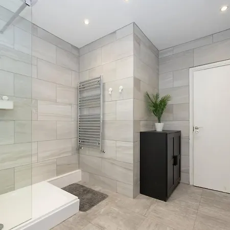 Spacious 2 Bed On Manchester's Famous Canal Street Apartmán *