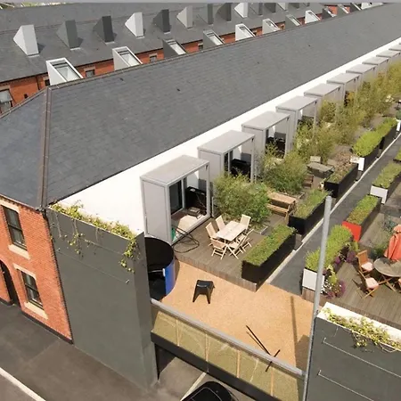 Sleeps4-Hottub-2Bed-Nearmediacity