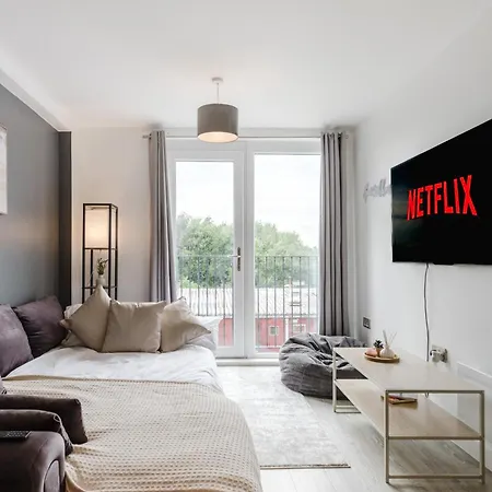 Luxury Centre - Sleeps 4 - Parking Daire