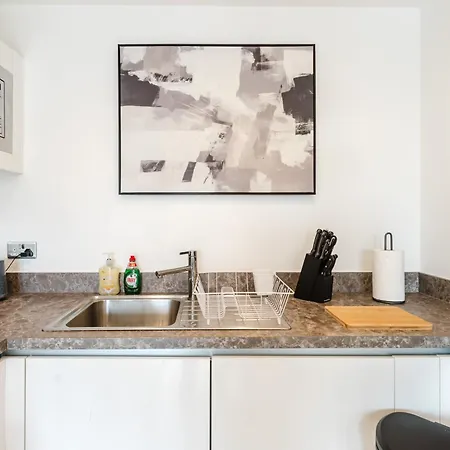 Luxury Centre - Sleeps 4 - Parking *