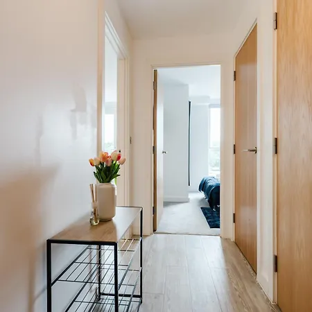 Luxury Centre - Sleeps 4 - Parking Daire *