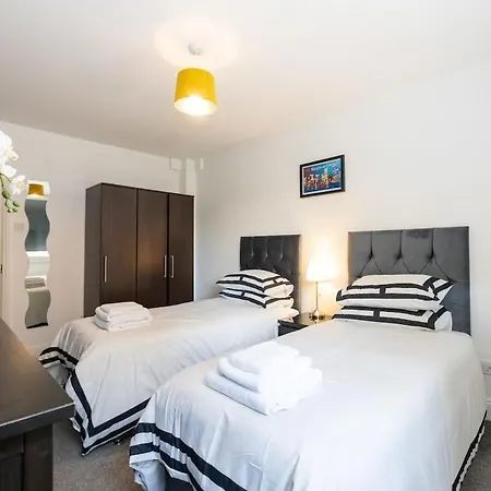 Spacious 2 Bed On Manchester's Famous Canal Street Manchester