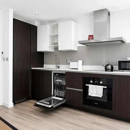Floor Flat With Balcony Overlooking - Pass The Keys Apartmán *