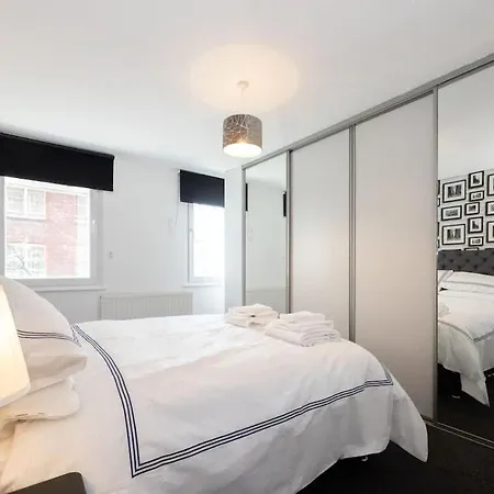 Spacious 2 Bed On Manchester's Famous Canal Street Apartmán