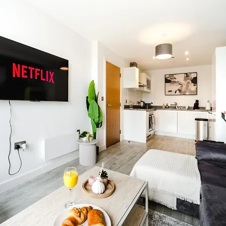 Daire Luxury Centre - Sleeps 4 - Parking *