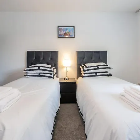 Spacious 2 Bed On Manchester's Famous Canal Street شقة *