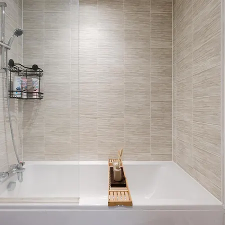 Luxury Centre - Sleeps 4 - Parking 맨체스터