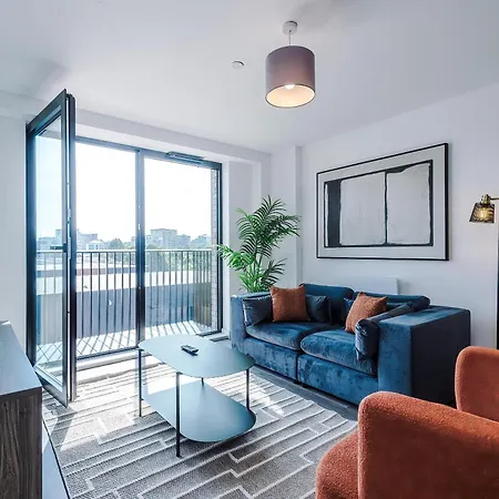 Modern 2br Near Centre *