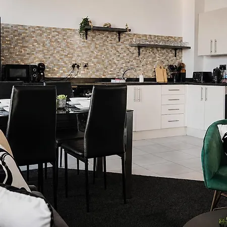 Near Centre, 2br Sleeps 6