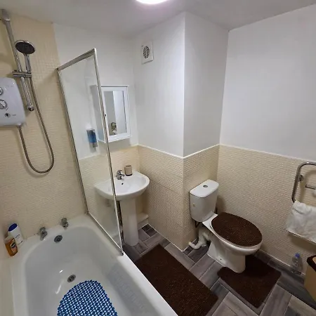 Modern 2br Near Centre & Ao Arena Διαμέρισμα *