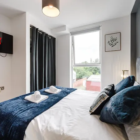 Daire Luxury Centre - Sleeps 4 - Parking *