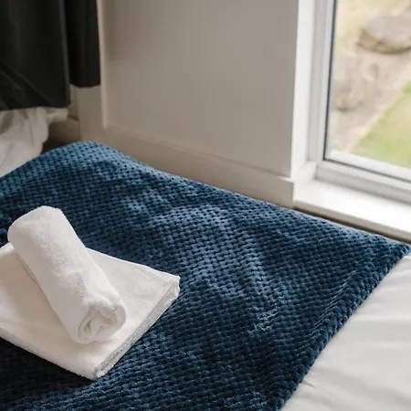 Luxury Centre - Sleeps 4 - Parking *