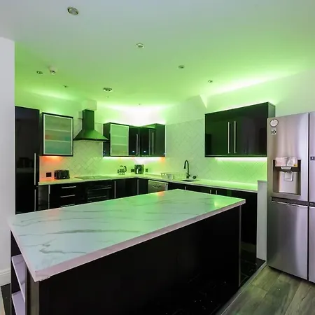 Spacious 2 Bed On Manchester's Famous Canal Street Apartmán