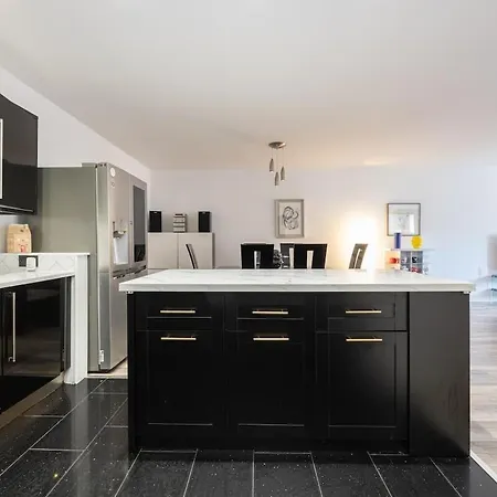 Spacious 2 Bed On Manchester's Famous Canal Street *