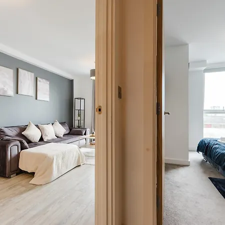 Daire Luxury Centre - Sleeps 4 - Parking