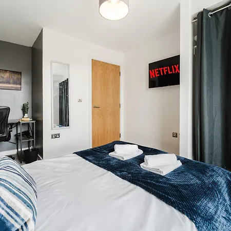 Daire Luxury Centre - Sleeps 4 - Parking *
