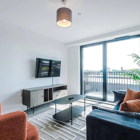 Modern 2br Near Centre