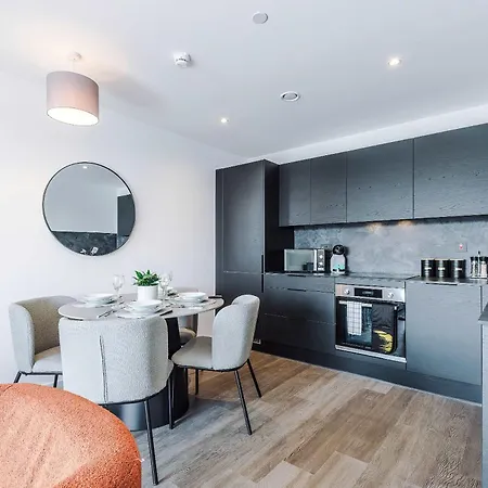 Modern 2br Near Centre Διαμέρισμα *