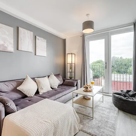 Luxury Centre - Sleeps 4 - Parking Daire