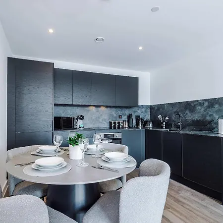 Modern 2br Near Centre