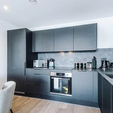 Modern 2br Near Centre Διαμέρισμα *