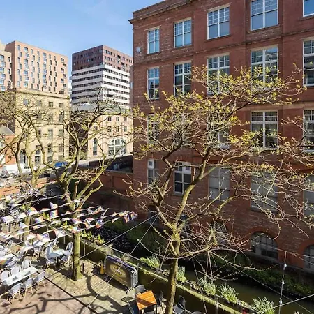 Spacious 2 Bed On Manchester's Famous Canal Street * مانشستر