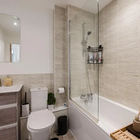 Luxury Centre - Sleeps 4 - Parking Manchester