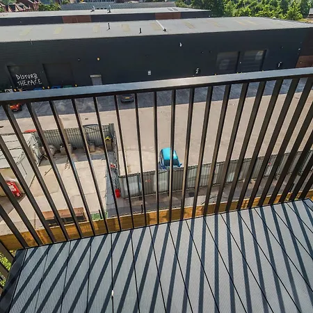 Modern 2br Near Centre