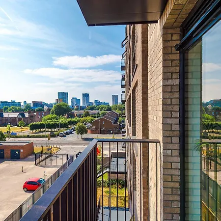 Modern 2br Near Centre