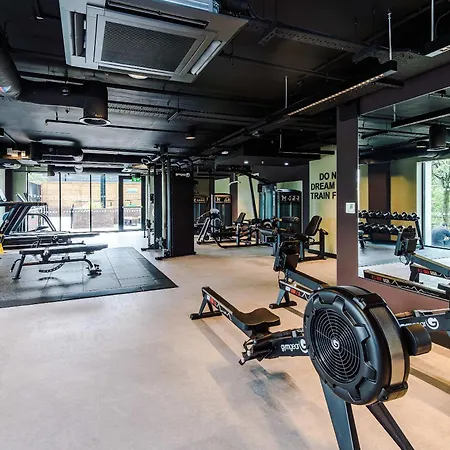 Modern 2br Near Centre