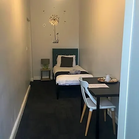Konukevi Queens 3*