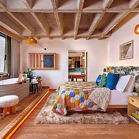 Ξενοδοχείο Treehouse 4*