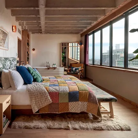 Treehouse 4*