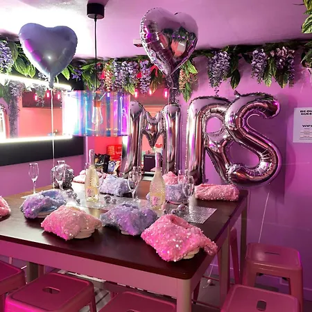 Manchester's Only Private Party For 12 With Makeup Aparthotel Manchester