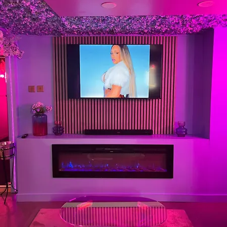 Aparthotel Manchester's Only Private Party For 12 With Makeup Manchester