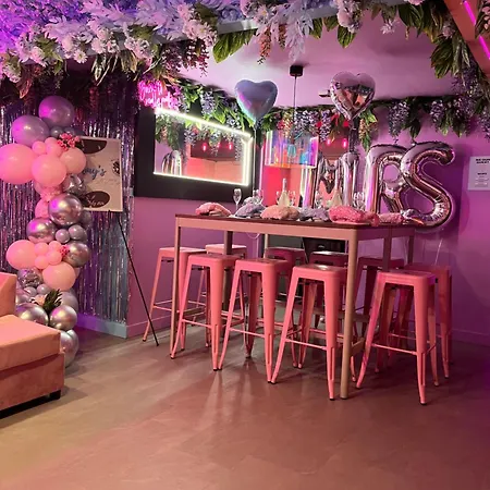 Aparthotel Manchester's Only Private Party For 12 With Makeup 3*